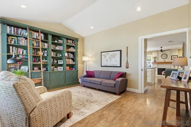 969 Chablis Ln, Vista, CA 92083