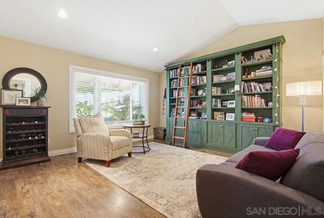 969 Chablis Ln, Vista, CA 92083