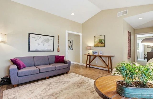 969 Chablis Ln, Vista, CA 92083