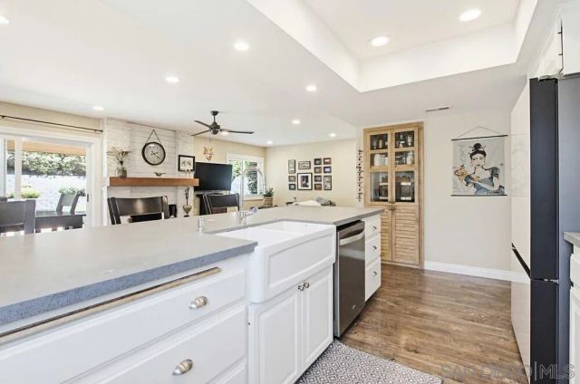 969 Chablis Ln, Vista, CA 92083
