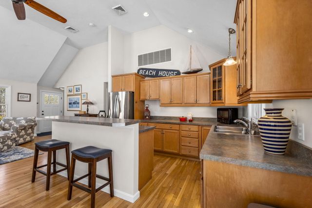 4 Berry Lane, Harwich, MA 02645