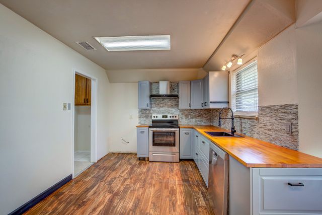 6637 Fair Oaks Drive, Watauga, TX 76148