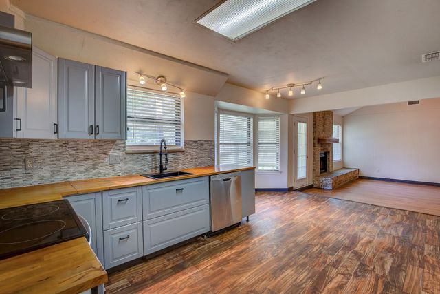 6637 Fair Oaks Drive, Watauga, TX 76148