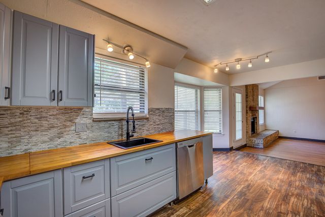 6637 Fair Oaks Drive, Watauga, TX 76148