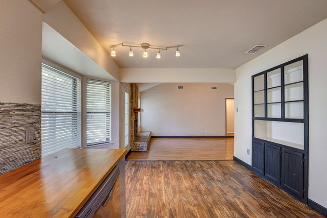 6637 Fair Oaks Drive, Watauga, TX 76148