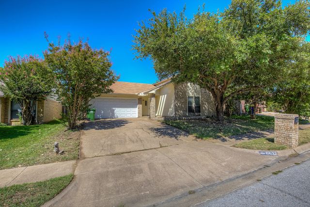 6637 Fair Oaks Drive, Watauga, TX 76148