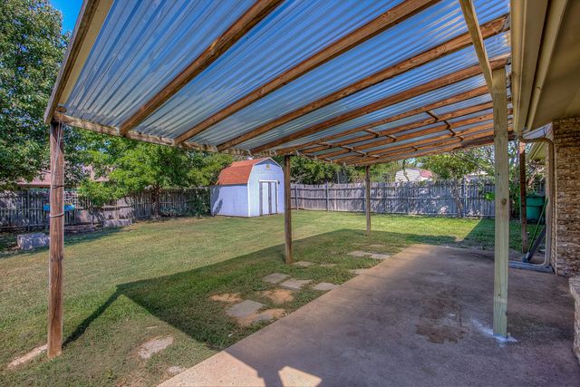6637 Fair Oaks Drive, Watauga, TX 76148