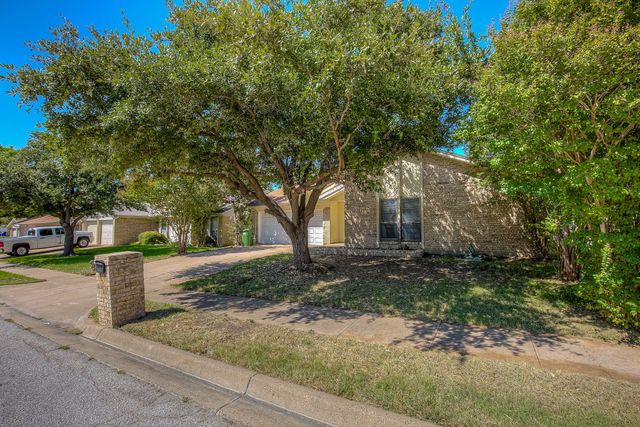 6637 Fair Oaks Drive, Watauga, TX 76148