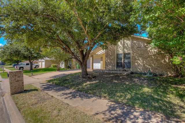 6637 Fair Oaks Drive, Watauga, TX 76148