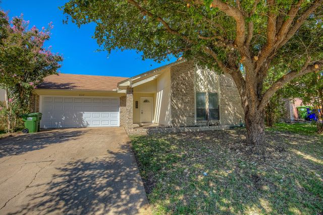6637 Fair Oaks Drive, Watauga, TX 76148