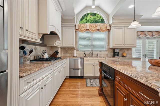 111 Worthington Oaks Drive, Creve Coeur, MO 63141