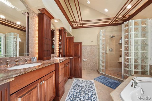 111 Worthington Oaks Drive, Creve Coeur, MO 63141