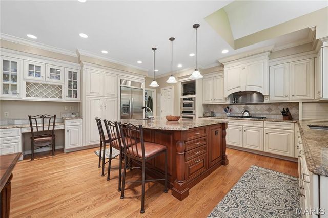 111 Worthington Oaks Drive, Creve Coeur, MO 63141
