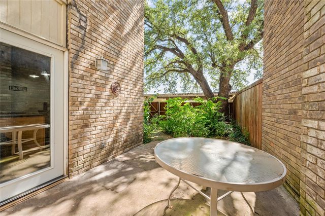 525 Towne House Lane, Richardson, TX 75081