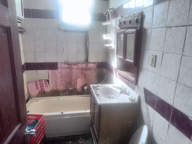 10540 S Lafayette Avenue, Chicago, IL 60628