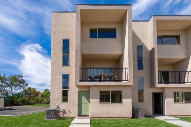 2238 Calle Chanate, Paradise Hills, CA 92139