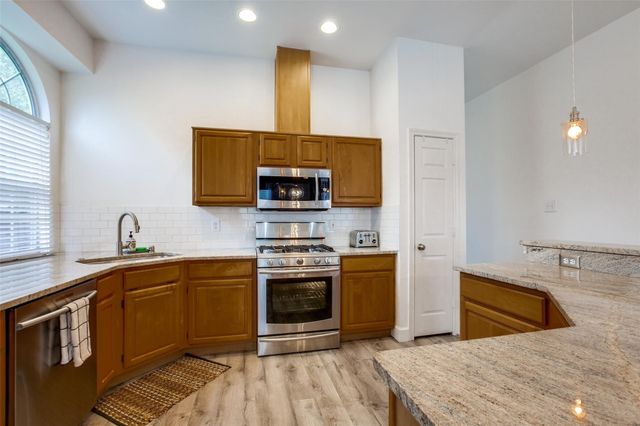 3306 Ashleaf Drive, Carrollton, TX 75007