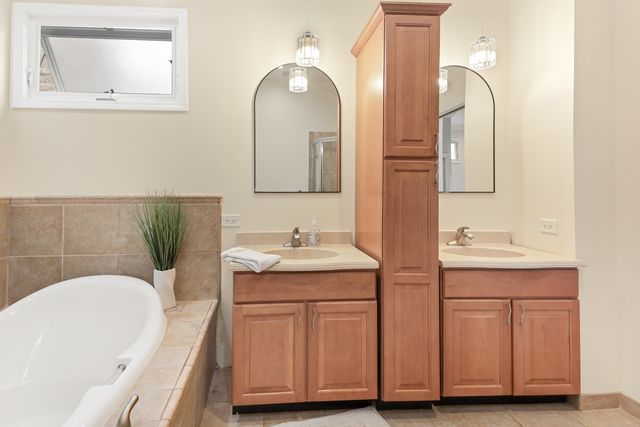 3517 N PLAINFIELD Avenue, Chicago, IL 60634