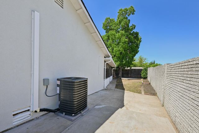 6439 Villa Dr, Sacramento, CA 95842