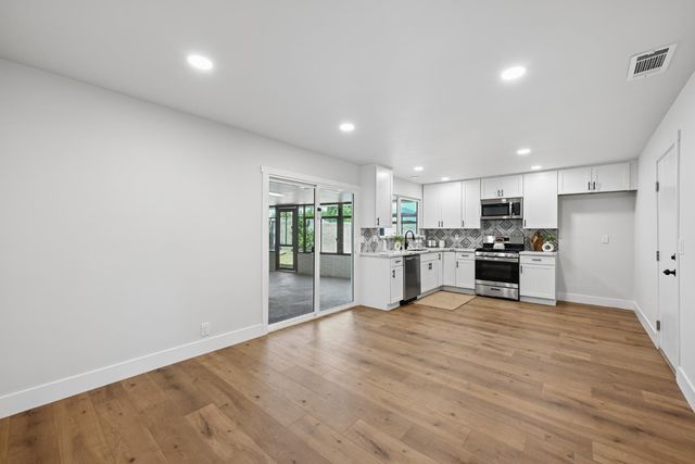 6439 Villa Dr, Sacramento, CA 95842