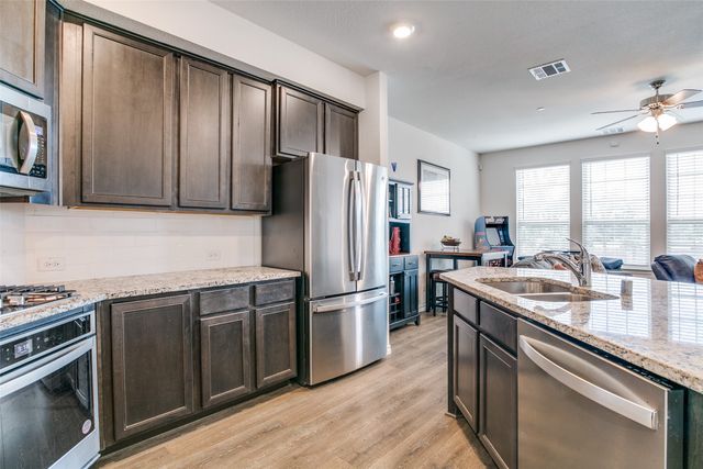 2402 Eureka Way, Lewisville, TX 75056