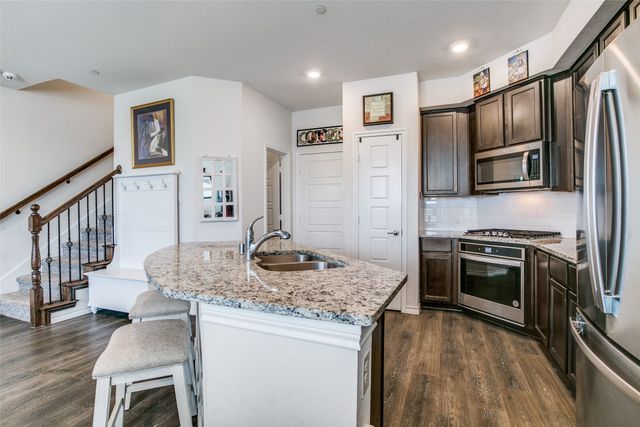 2402 Eureka Way, Lewisville, TX 75056