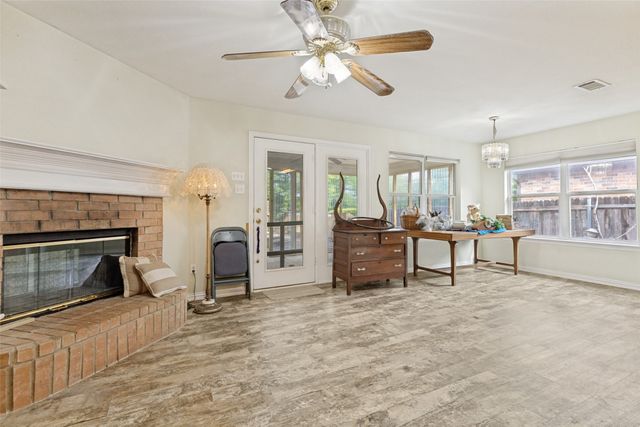 7429 Creekfall Drive, Fort Worth, TX 76137
