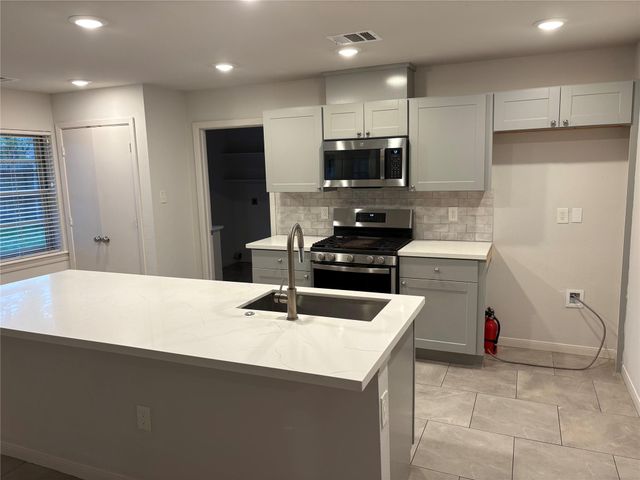 10031 Warwana Road, Houston, TX 77080