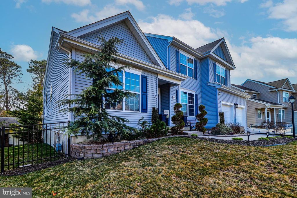 12 GREENSIDE DR, Tuckerton, NJ 08087