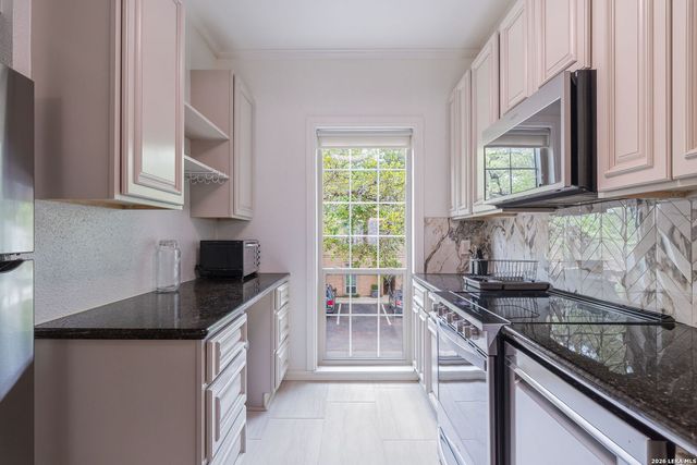 7711 Broadway Apt 3B, San Antonio, TX 78209