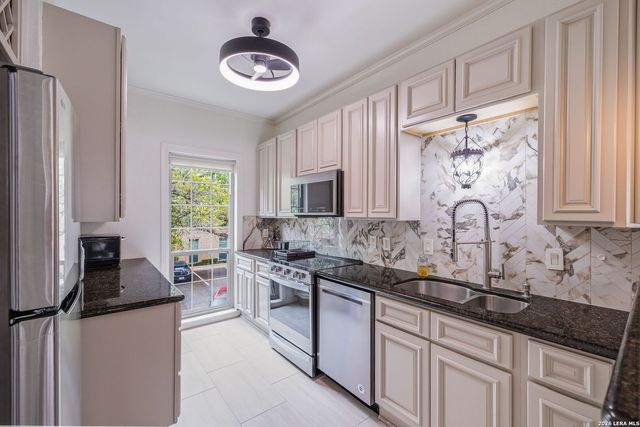 7711 Broadway Apt 3B, San Antonio, TX 78209