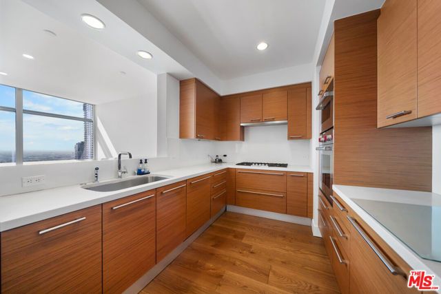 900 W Olympic Boulevard 32I, Los Angeles, CA 90015