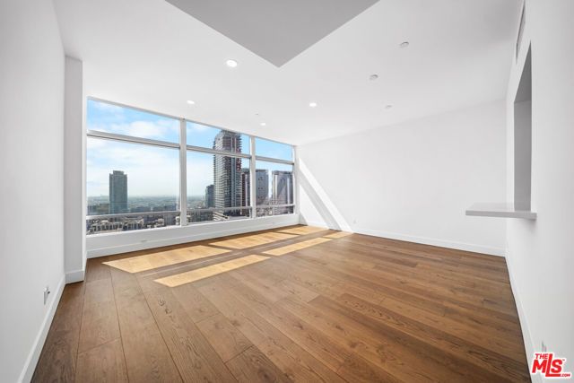 900 W Olympic Boulevard 32I, Los Angeles, CA 90015