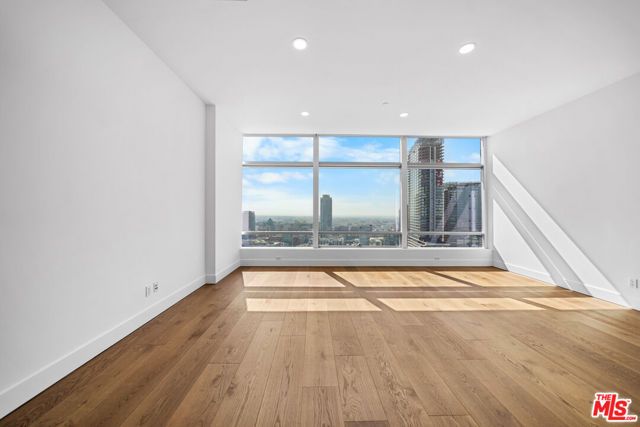 900 W Olympic Boulevard 32I, Los Angeles, CA 90015