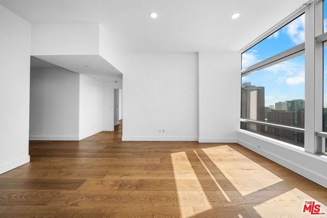900 W Olympic Boulevard 32I, Los Angeles, CA 90015