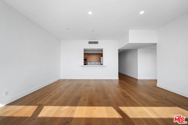 900 W Olympic Boulevard 32I, Los Angeles, CA 90015