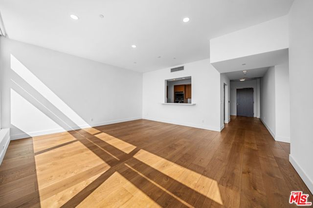 900 W Olympic Boulevard 32I, Los Angeles, CA 90015