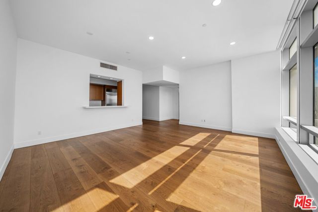900 W Olympic Boulevard 32I, Los Angeles, CA 90015