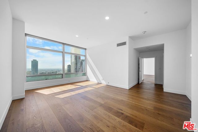 900 W Olympic Boulevard 32I, Los Angeles, CA 90015