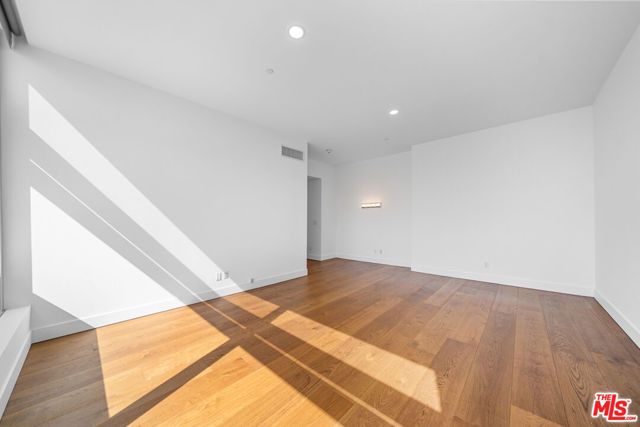 900 W Olympic Boulevard 32I, Los Angeles, CA 90015