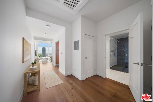 900 W Olympic Boulevard 32I, Los Angeles, CA 90015