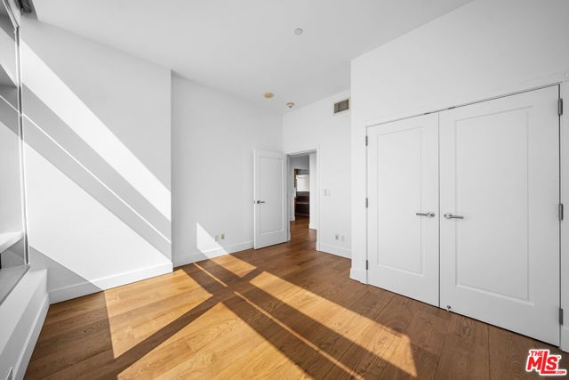 900 W Olympic Boulevard 32I, Los Angeles, CA 90015
