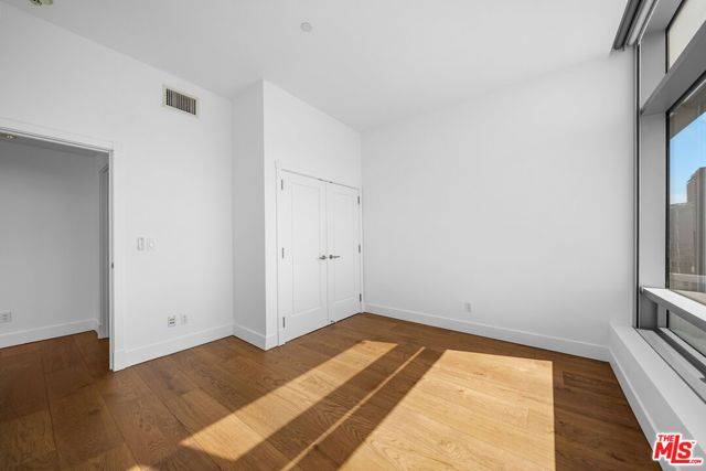 900 W Olympic Boulevard 32I, Los Angeles, CA 90015