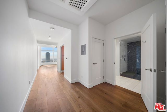 900 W Olympic Boulevard 32I, Los Angeles, CA 90015