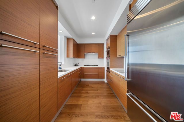 900 W Olympic Boulevard 32I, Los Angeles, CA 90015