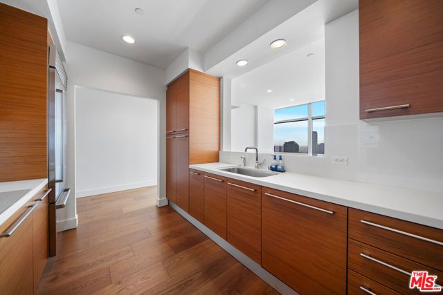 900 W Olympic Boulevard 32I, Los Angeles, CA 90015