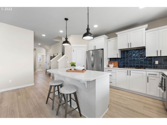 10554 Se HERITAGE Rd 307, Happy Valley, OR 97086
