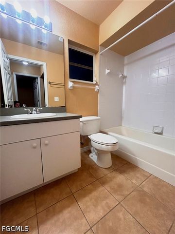 1045 NE 40th TER, Cape Coral, FL 33909