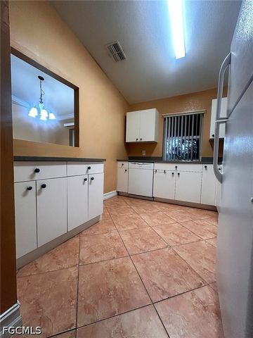 1045 NE 40th TER, Cape Coral, FL 33909