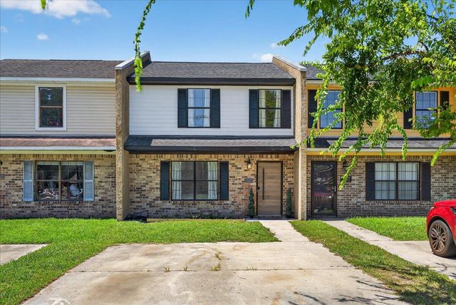 5725 Dewsbury Lane, North Charleston, SC 29418